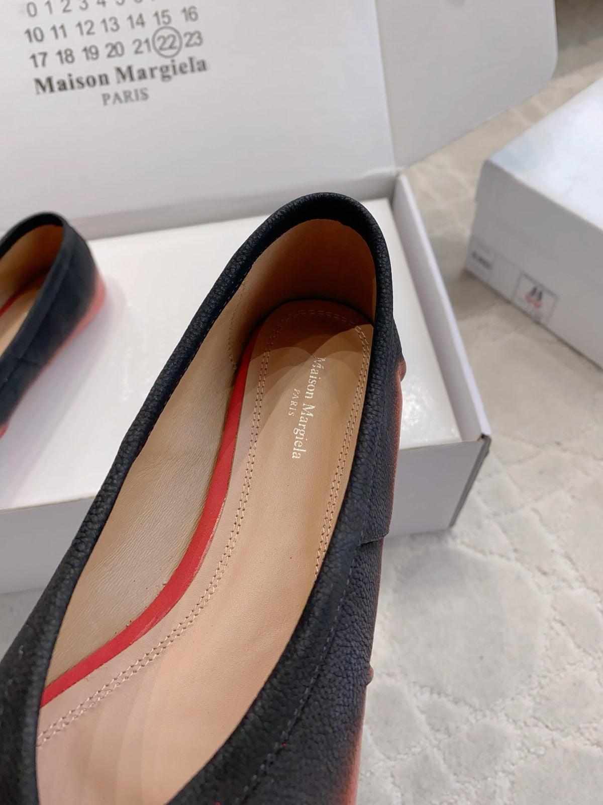 Maison Margie Split-Toe Ballet Flats Red Black Cowhide 724741