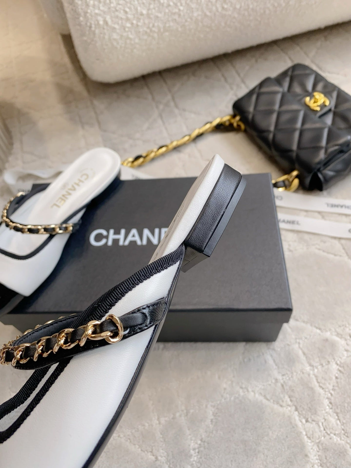 CC 2026s Chain Flat Mules Black White Leather 723677