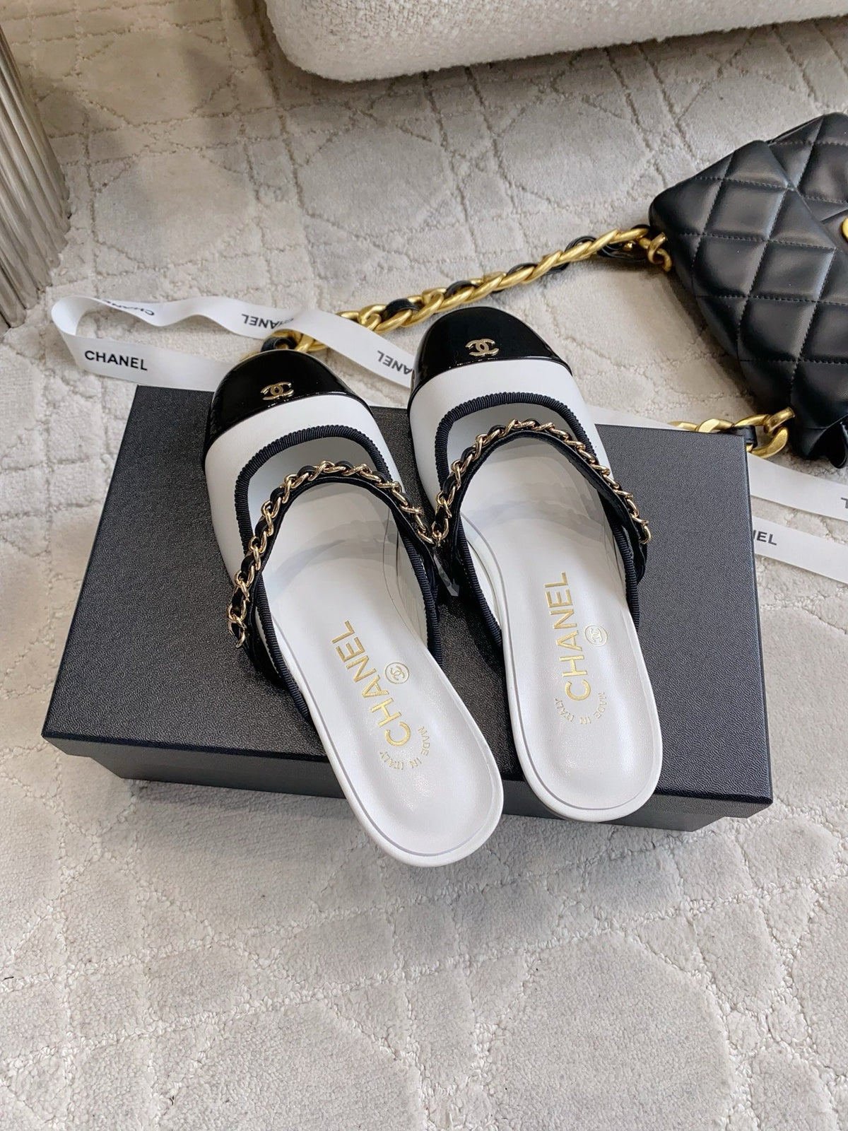 CC 2026s Chain Flat Mules Black White Leather 723677