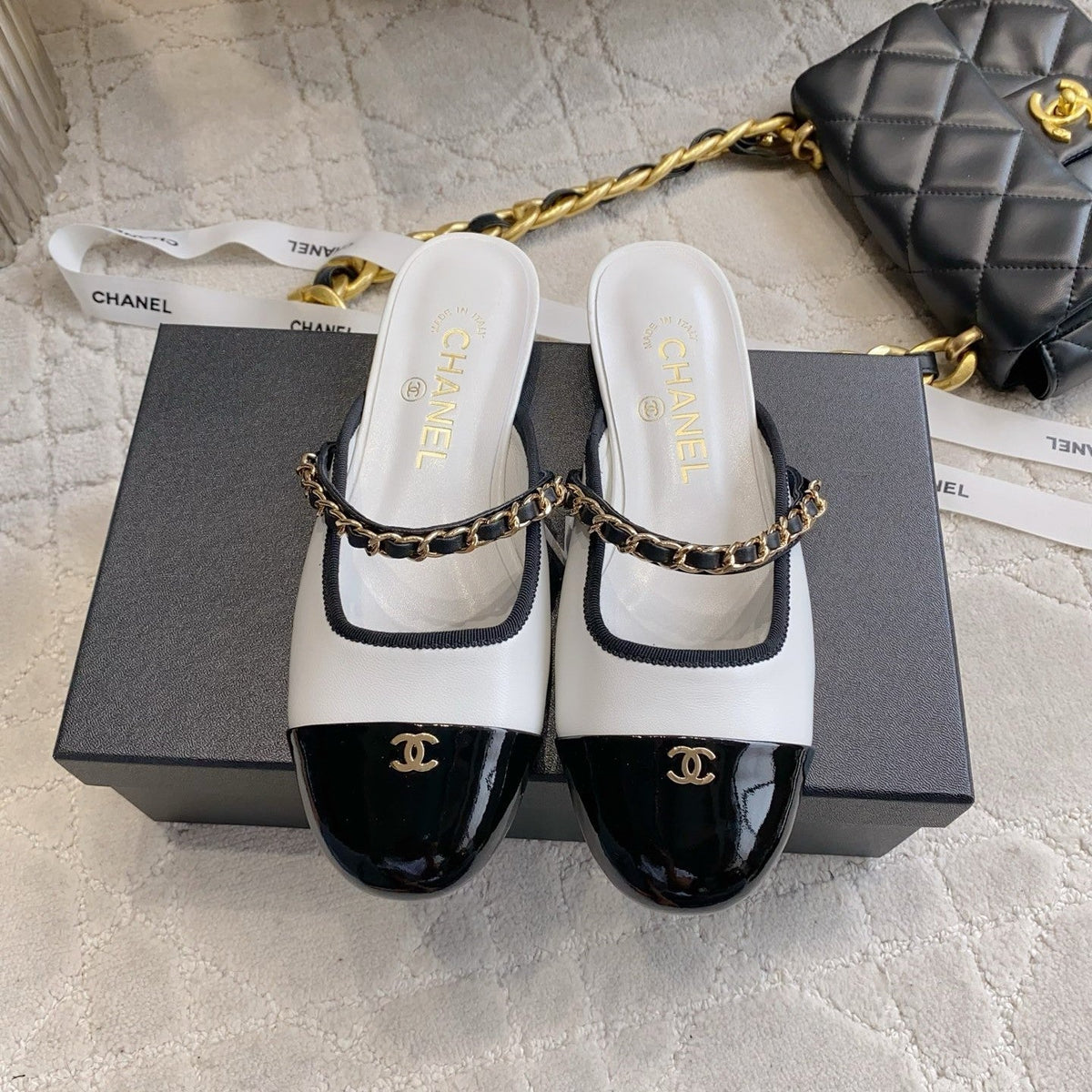 CC 2026s Chain Flat Mules Black White Leather 723677