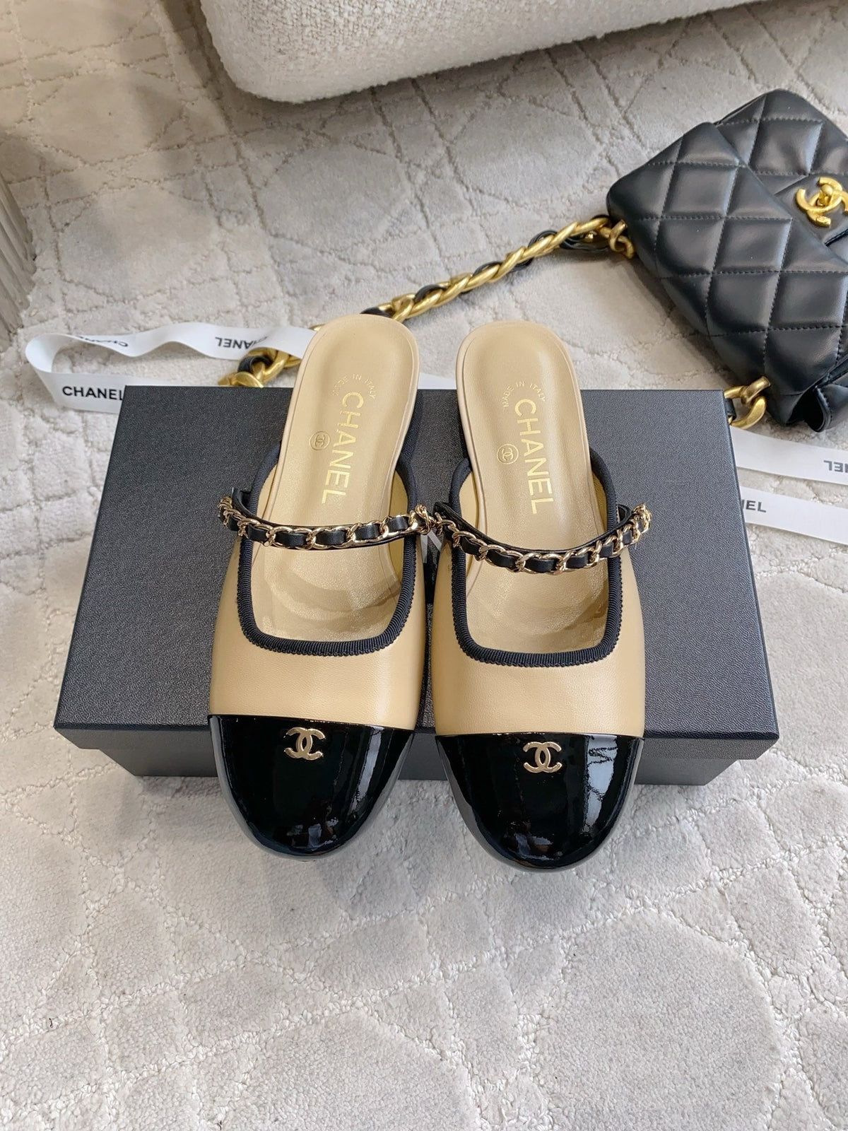 CC 2026s Chain Flat Mules Black Beige Leather 723675