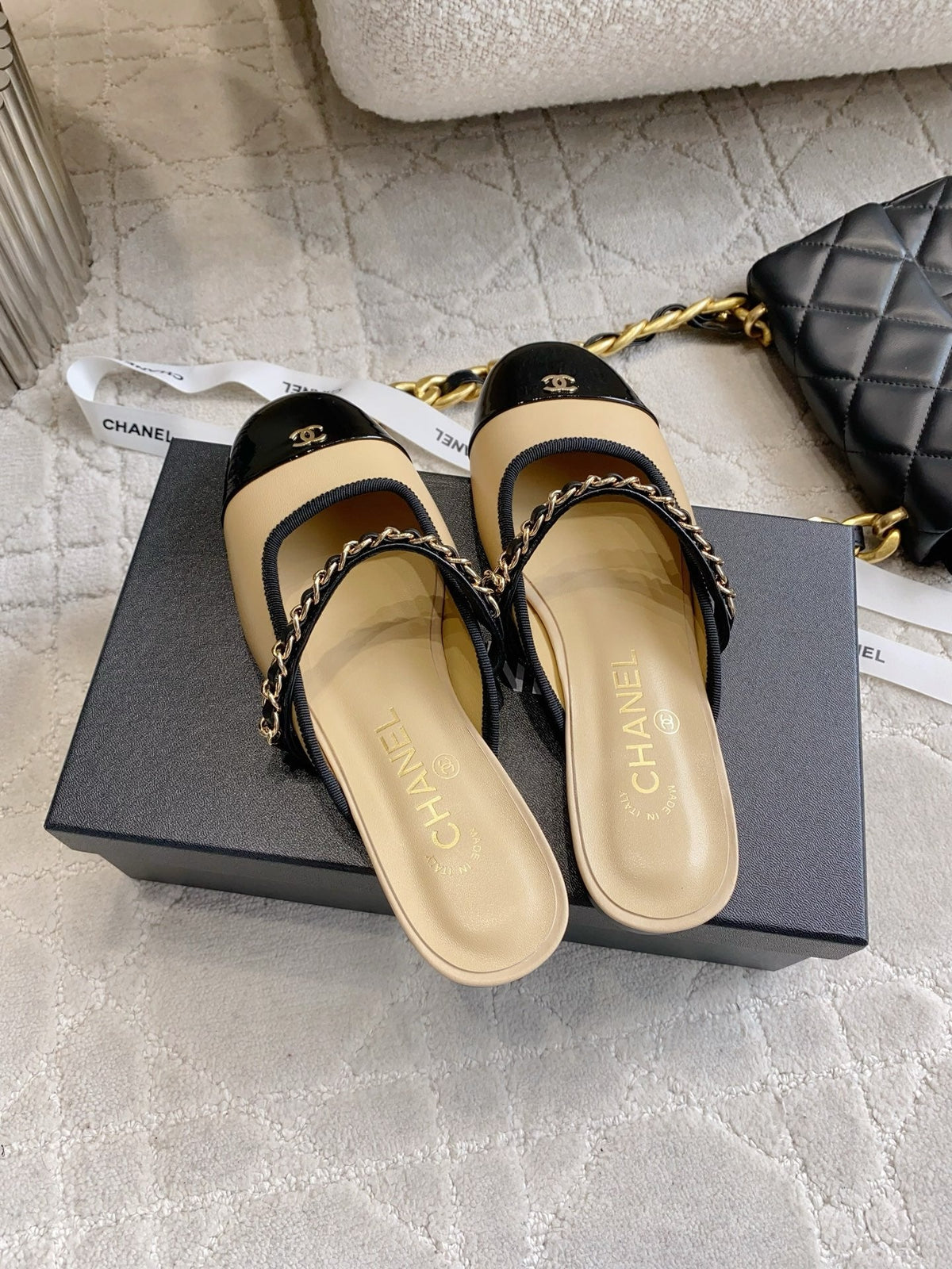 CC 2026s Chain Flat Mules Black Beige Leather 723675
