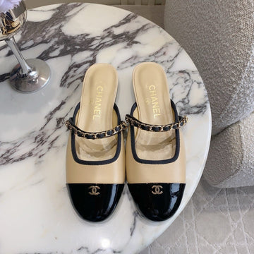 CC 2026s Chain Flat Mules Black Beige Leather 723675