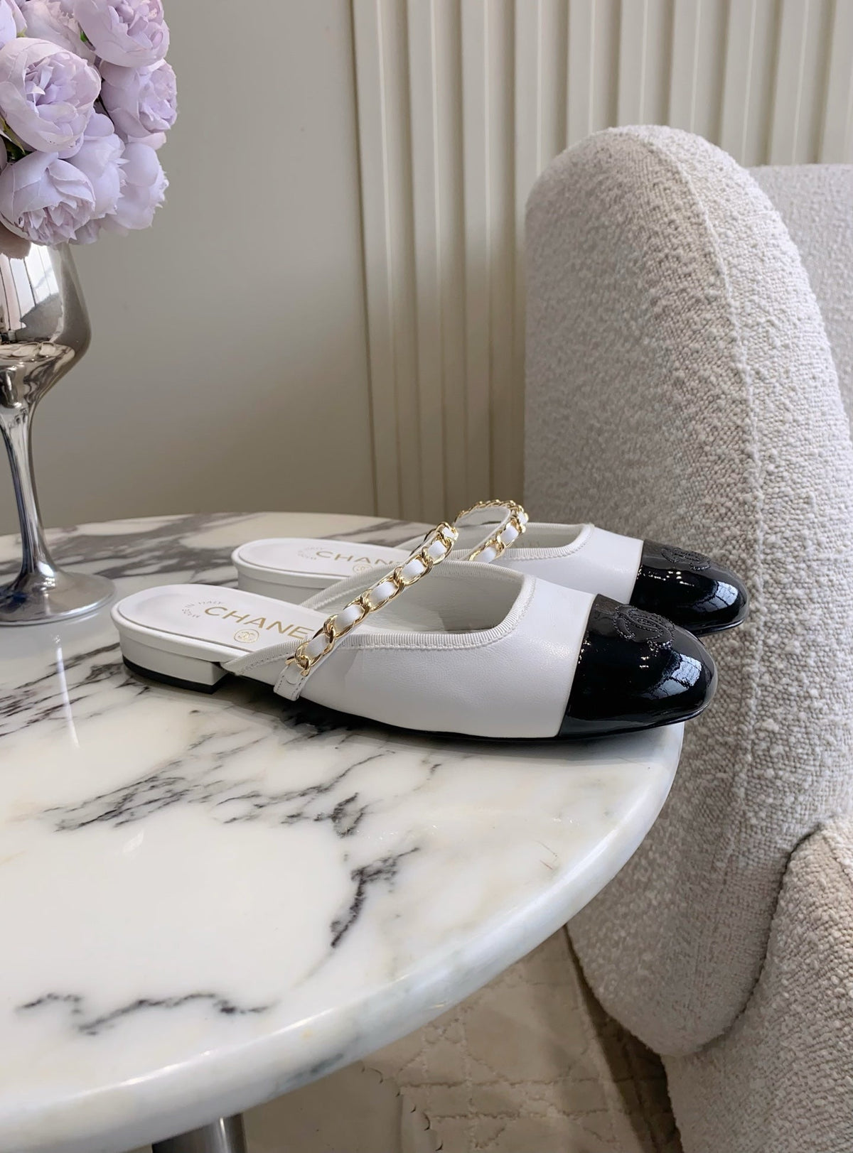 CC 2026s Chain Flat Mules  Black White Leather 723678