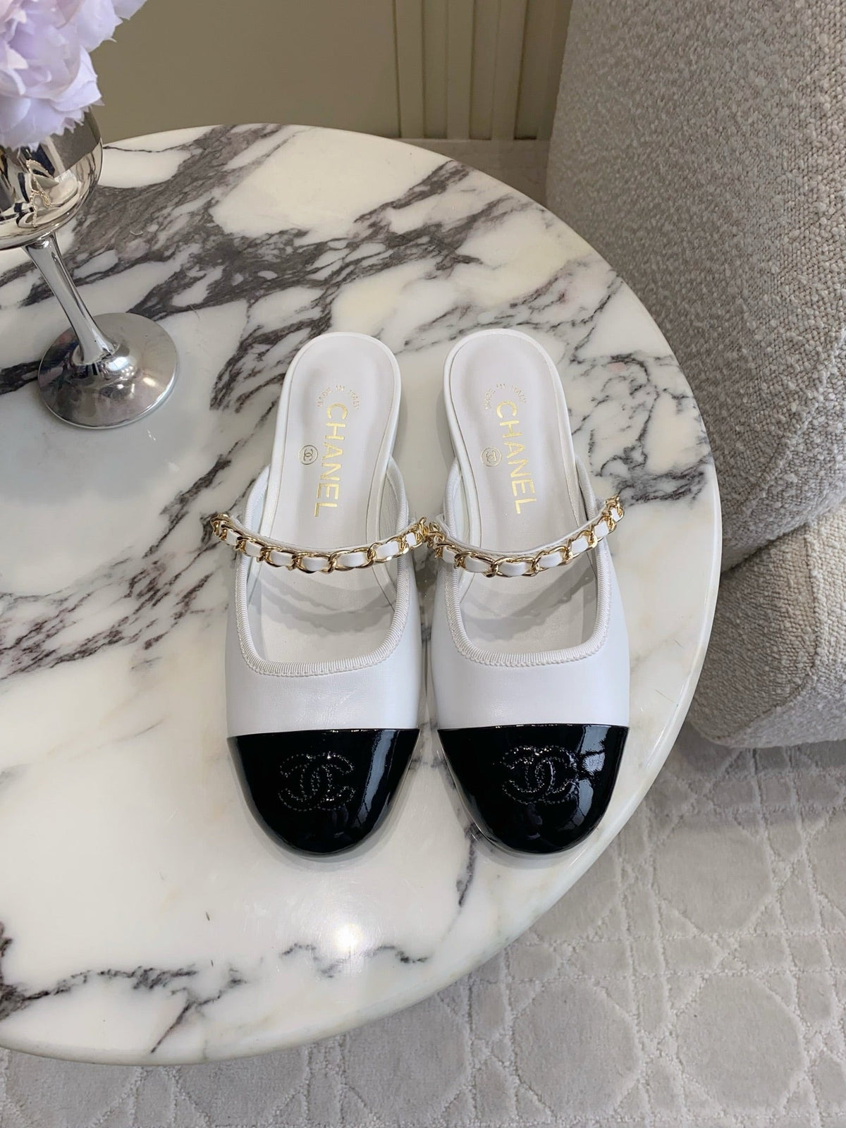 CC 2026s Chain Flat Mules  Black White Leather 723678
