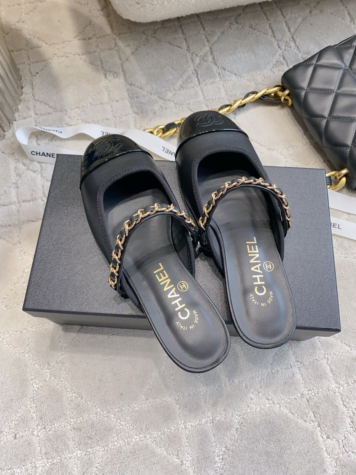 CC 2026s Chain Flat Mules Black Leather 723674