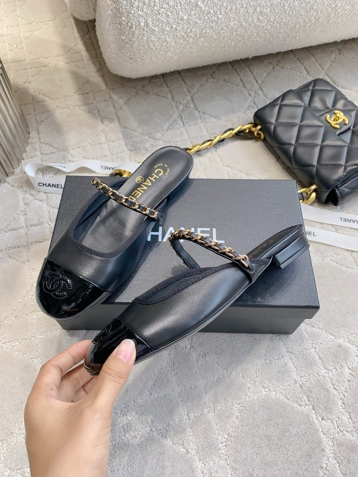 CC 2026s Chain Flat Mules Black Leather 723674