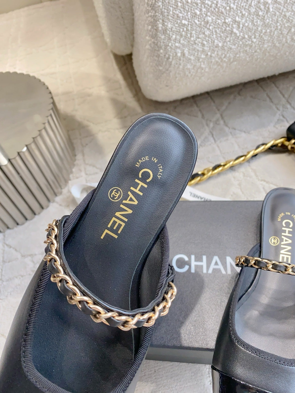 CC 2026s Chain Flat Mules Black Leather 723674