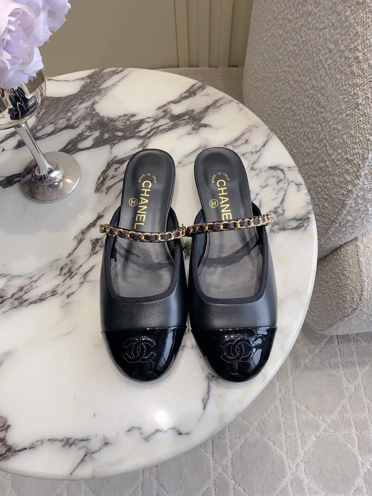 CC 2026s Chain Flat Mules Black Leather 723674