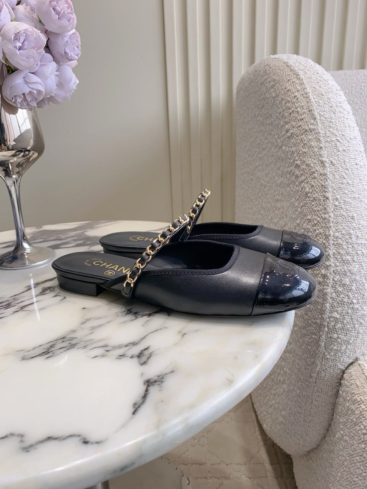 CC 2026s Chain Flat Mules Black Leather 723674
