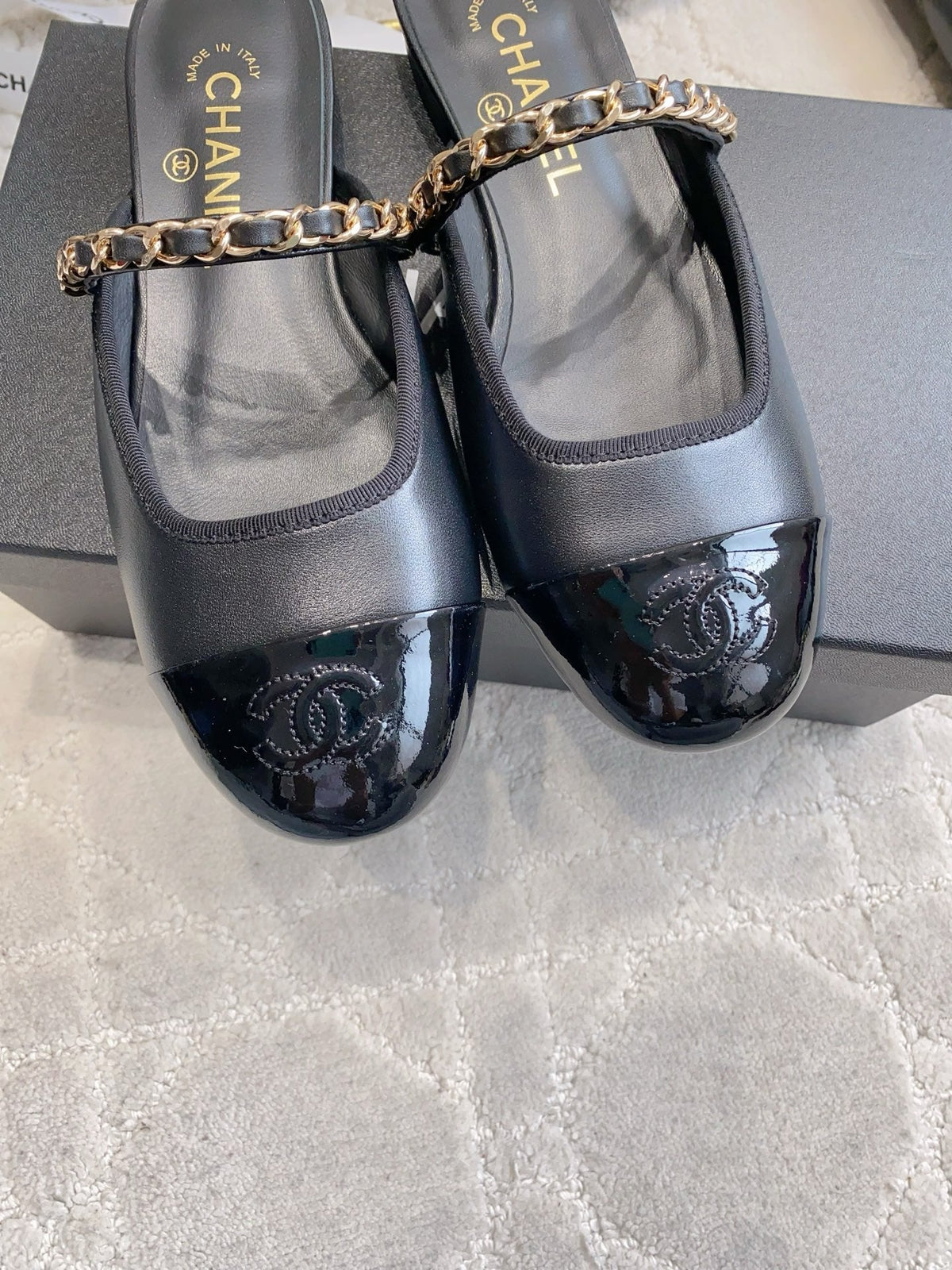CC 2026s Chain Flat Mules Black Leather 723674
