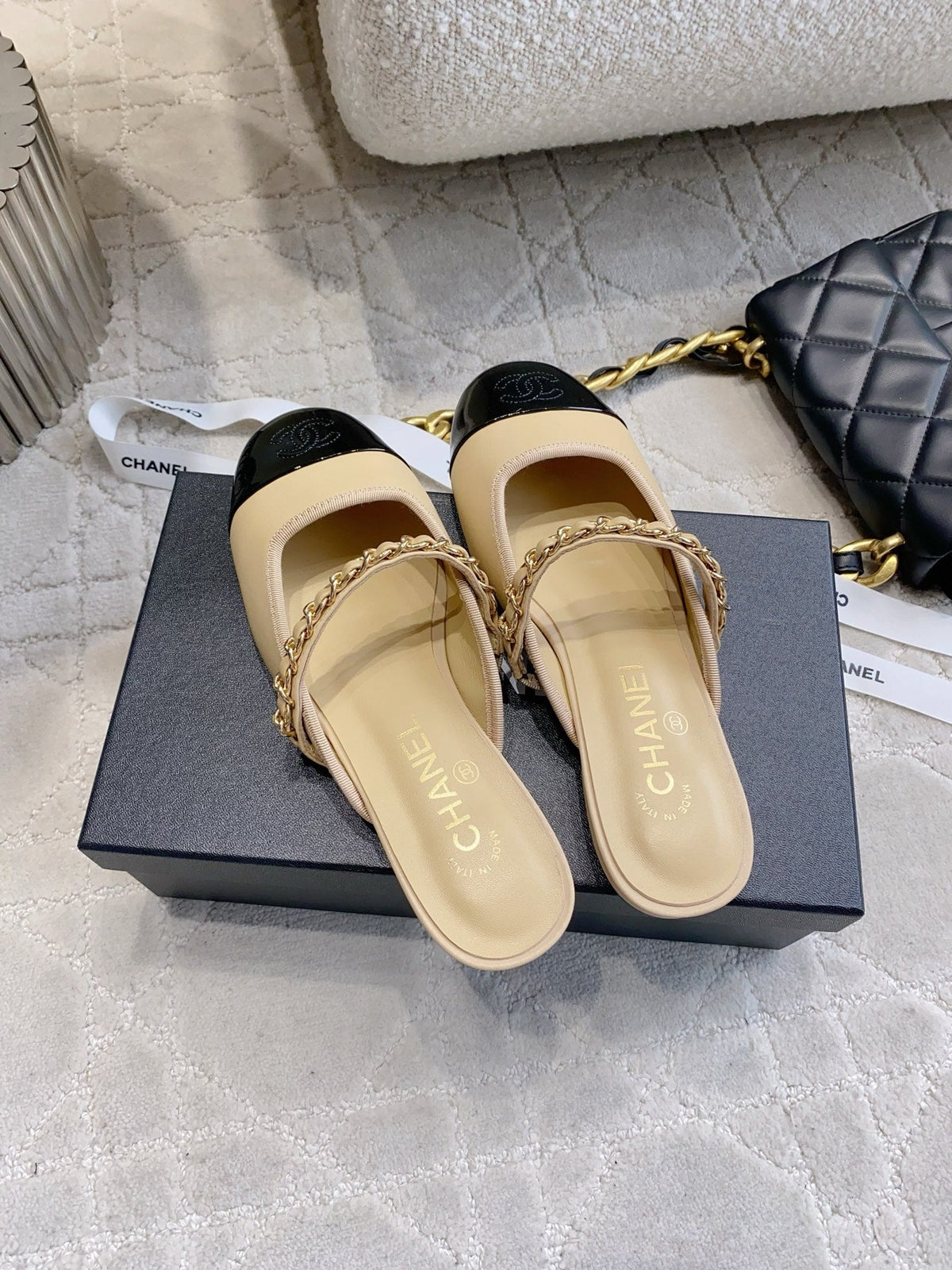 CC 2026s Chain Flat Mules Black Beige Leather 723676
