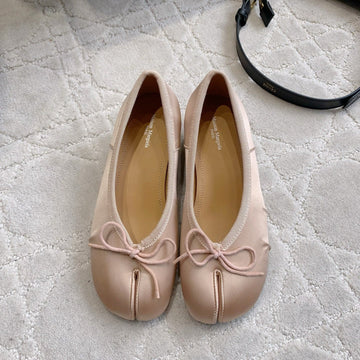 Maison Margie Split-Toe Ballet Flats Beige Satin 724812