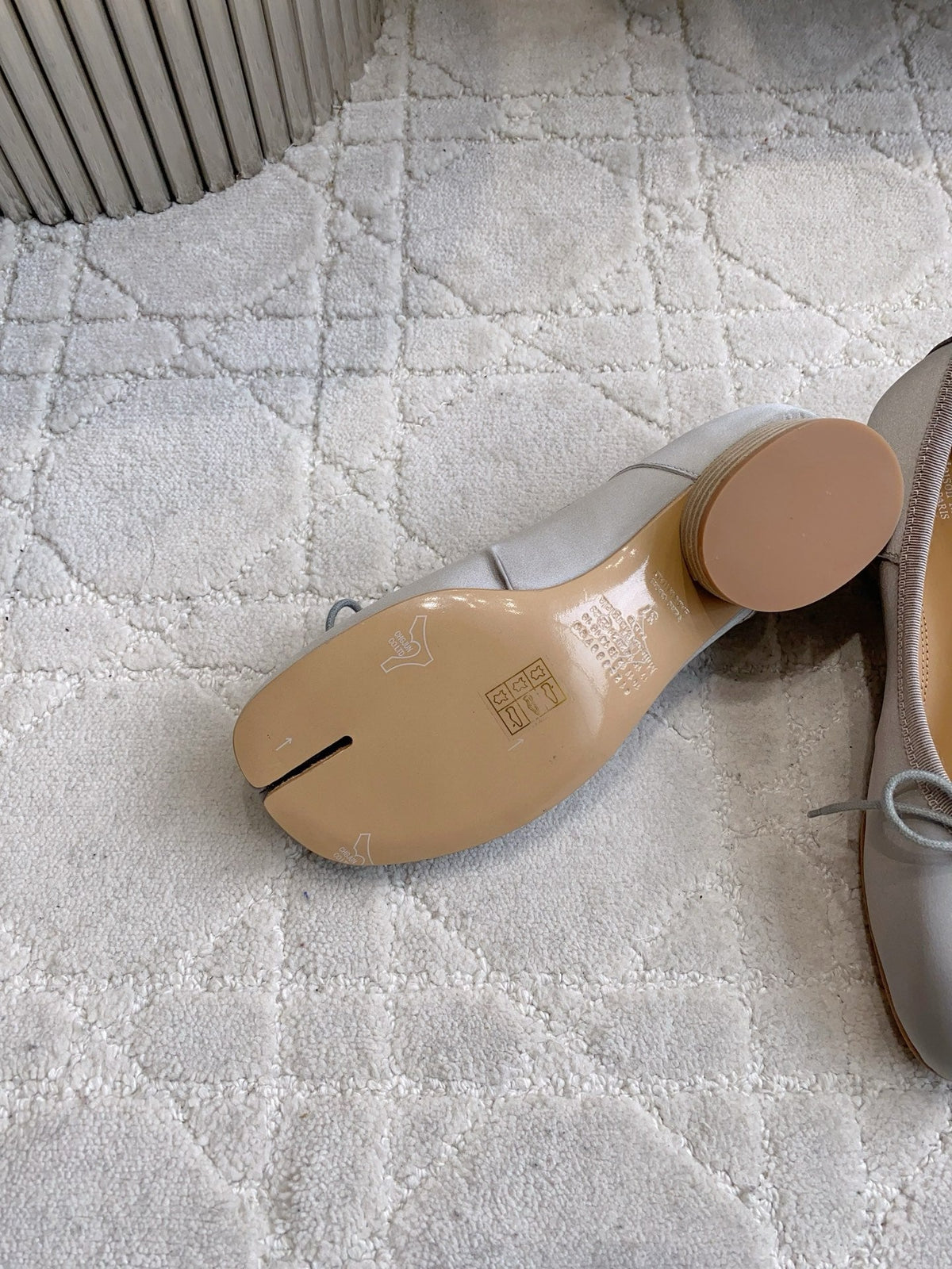 Maison Margie Split-Toe Ballet Flats Grey Satin 724811