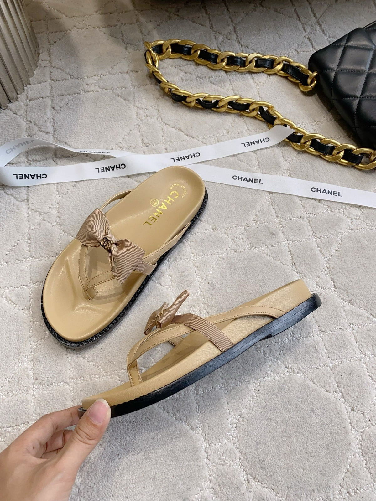 CC 26s Bow Thong Sandals Beige Lambskin 723723