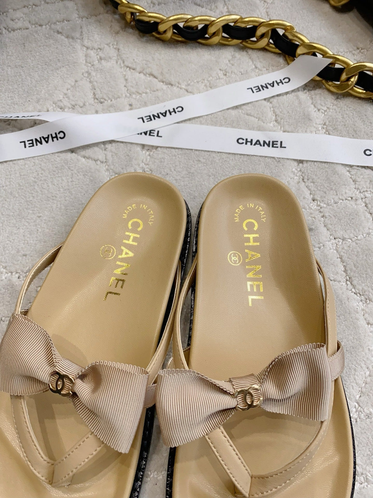 CC 26s Bow Thong Sandals Beige Lambskin 723723