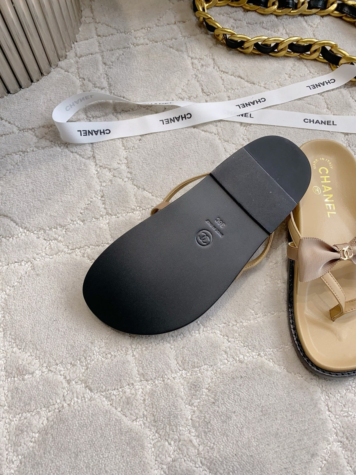 CC 26s Bow Thong Sandals Beige Lambskin 723723
