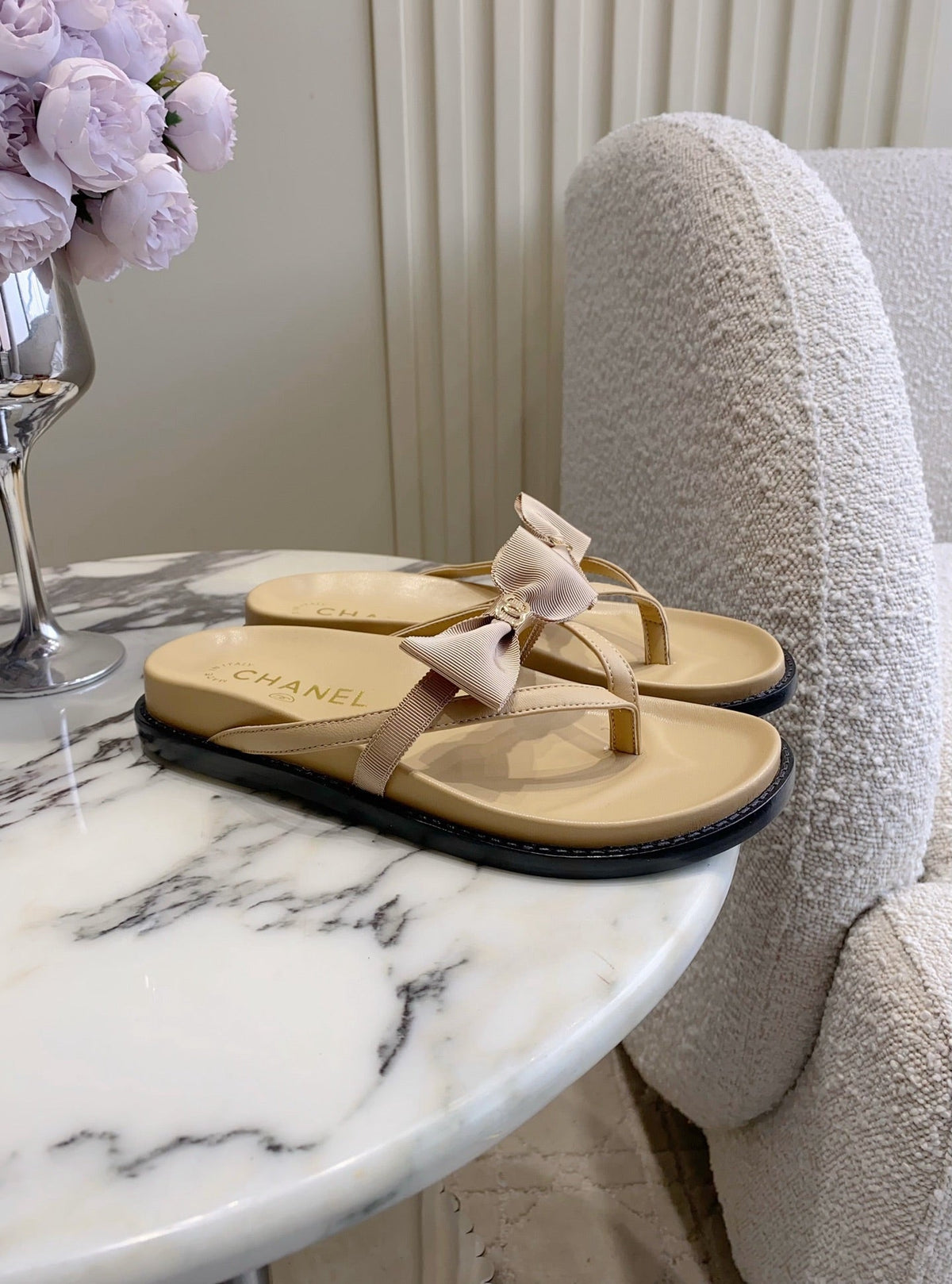 CC 26s Bow Thong Sandals Beige Lambskin 723723