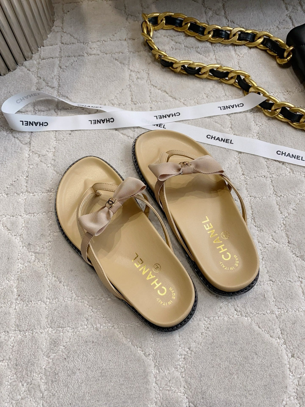 CC 26s Bow Thong Sandals Beige Lambskin 723723