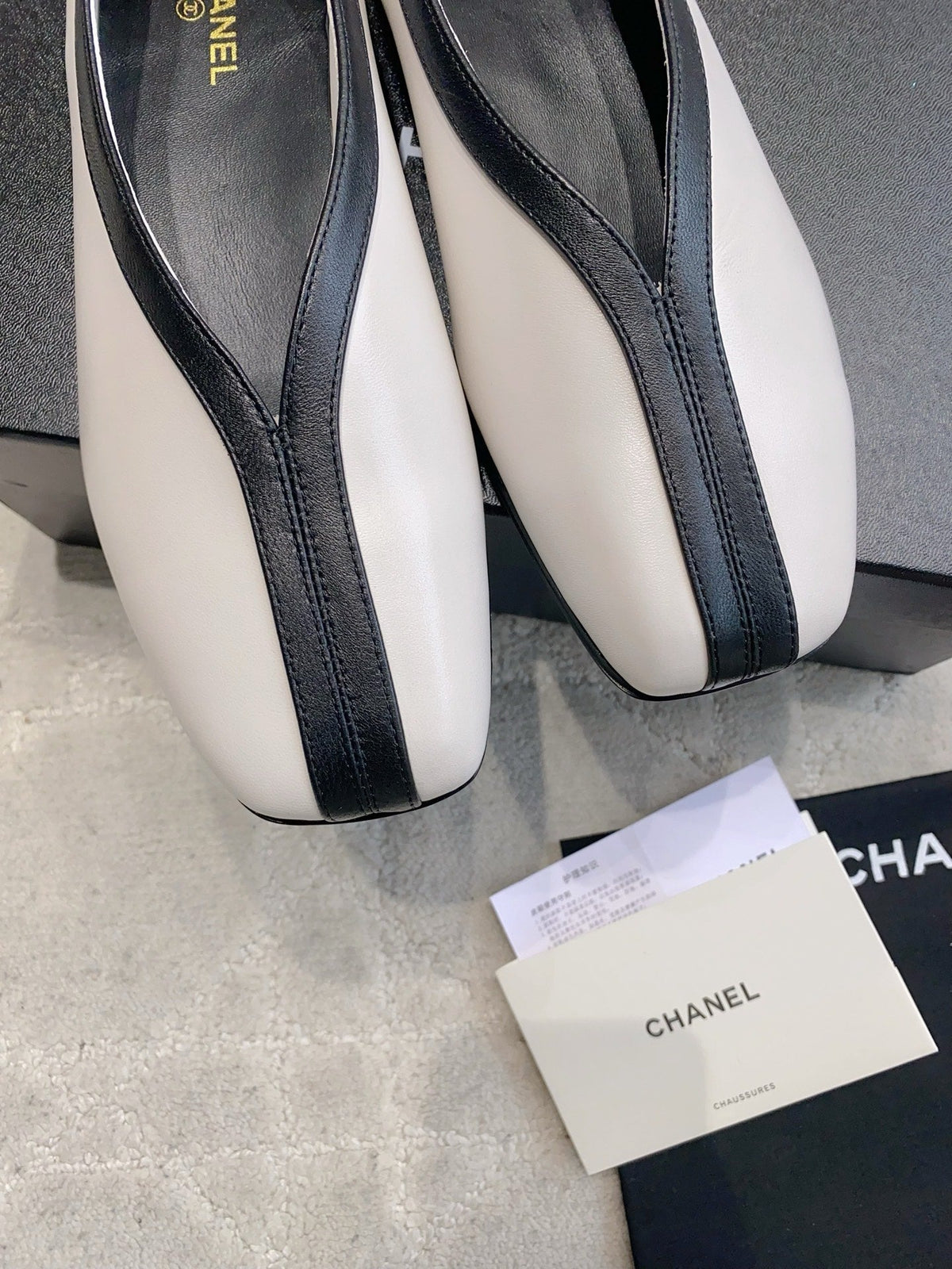 CC 26s Ballet Flat Matthieu Blazy White Sheepskin 808130