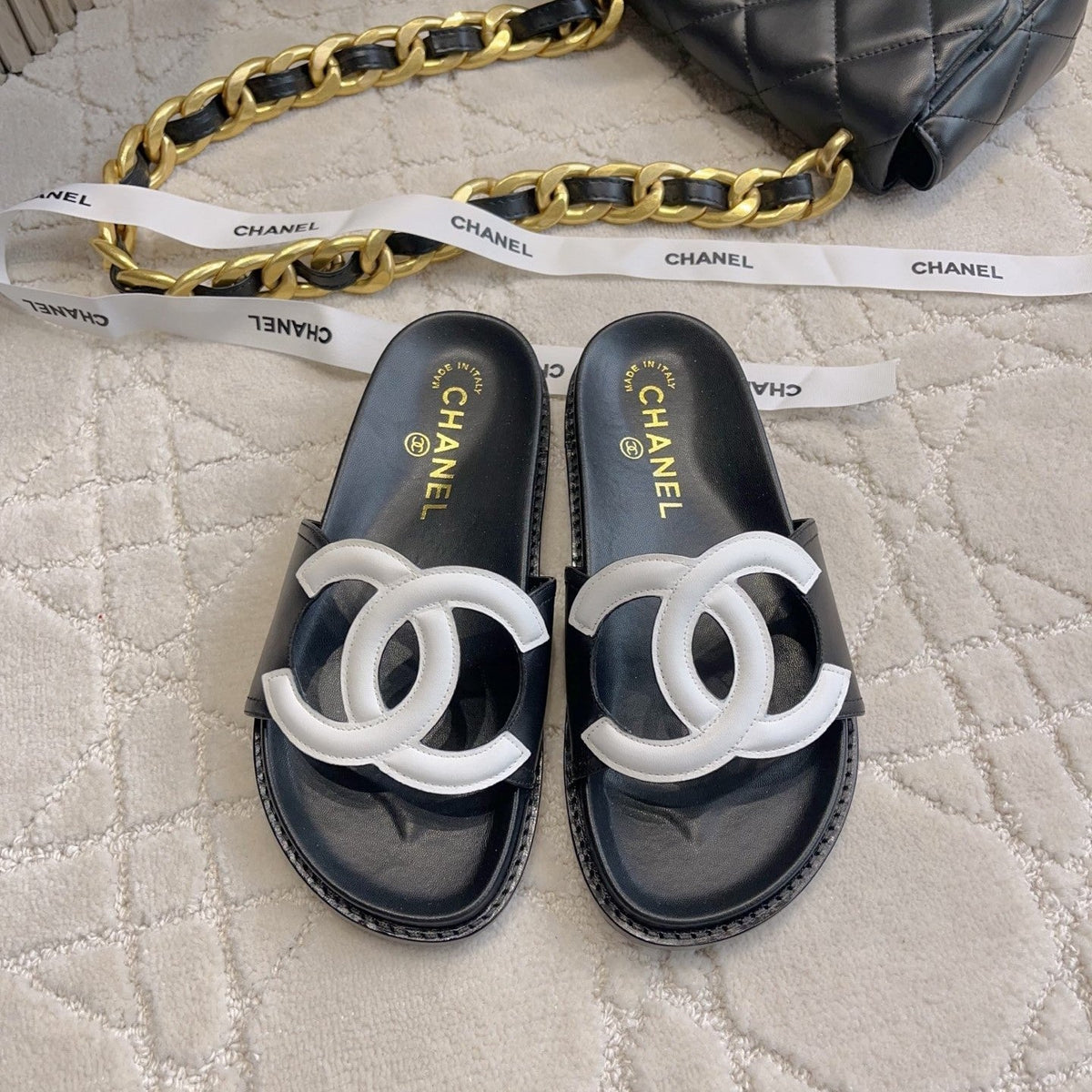CC Logo Slide Black Lambskin 723797