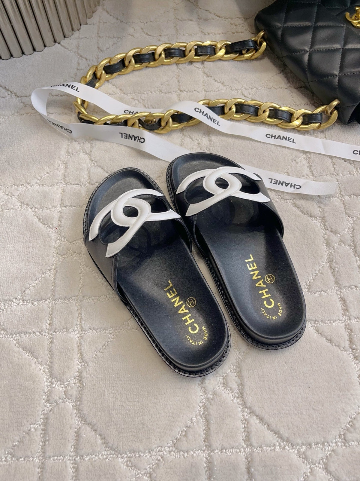 CC Logo Slide Black Lambskin 723797