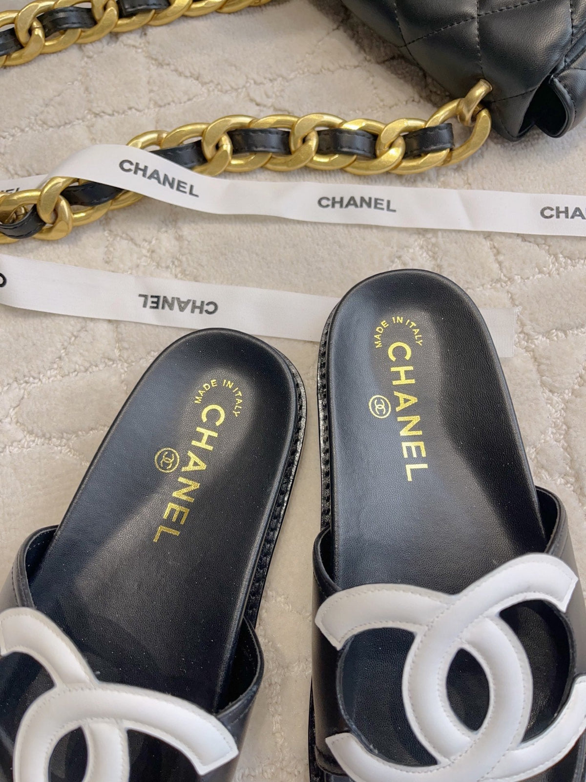 CC Logo Slide Black Lambskin 723797
