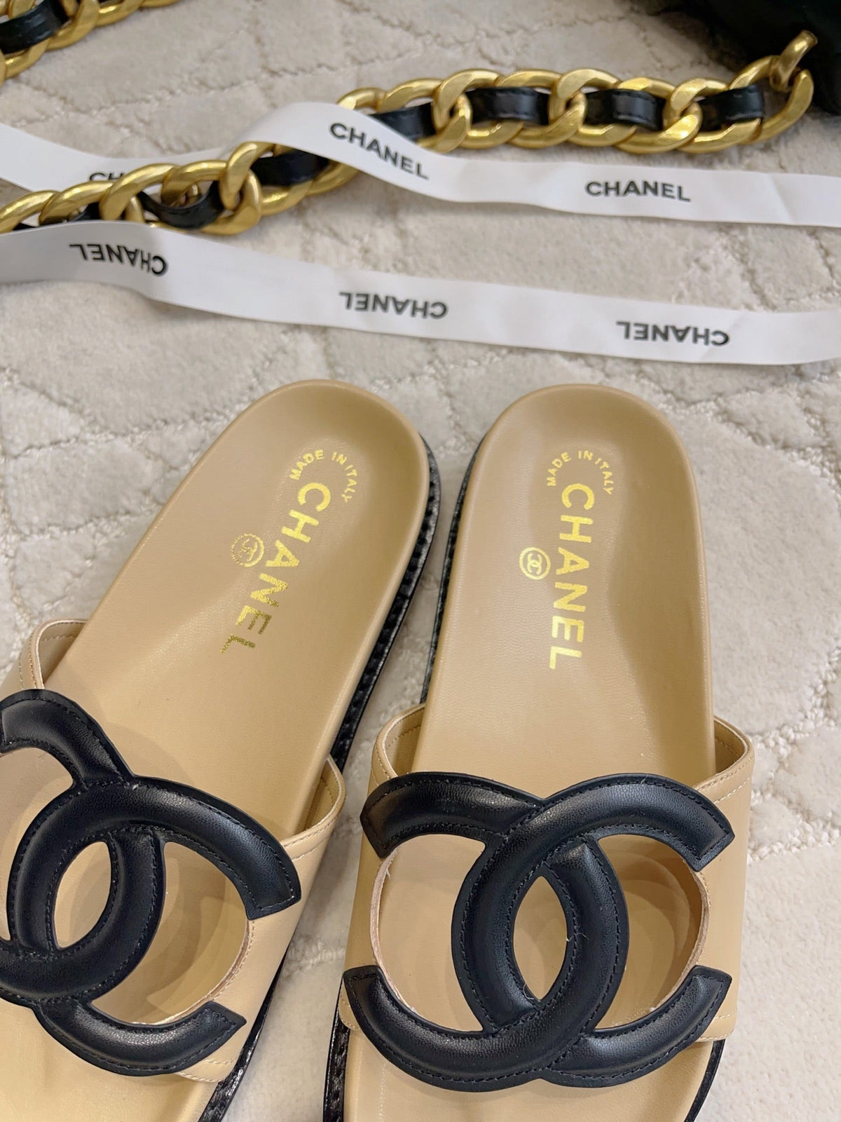 CC Logo Slide Beige Lambskin 723798