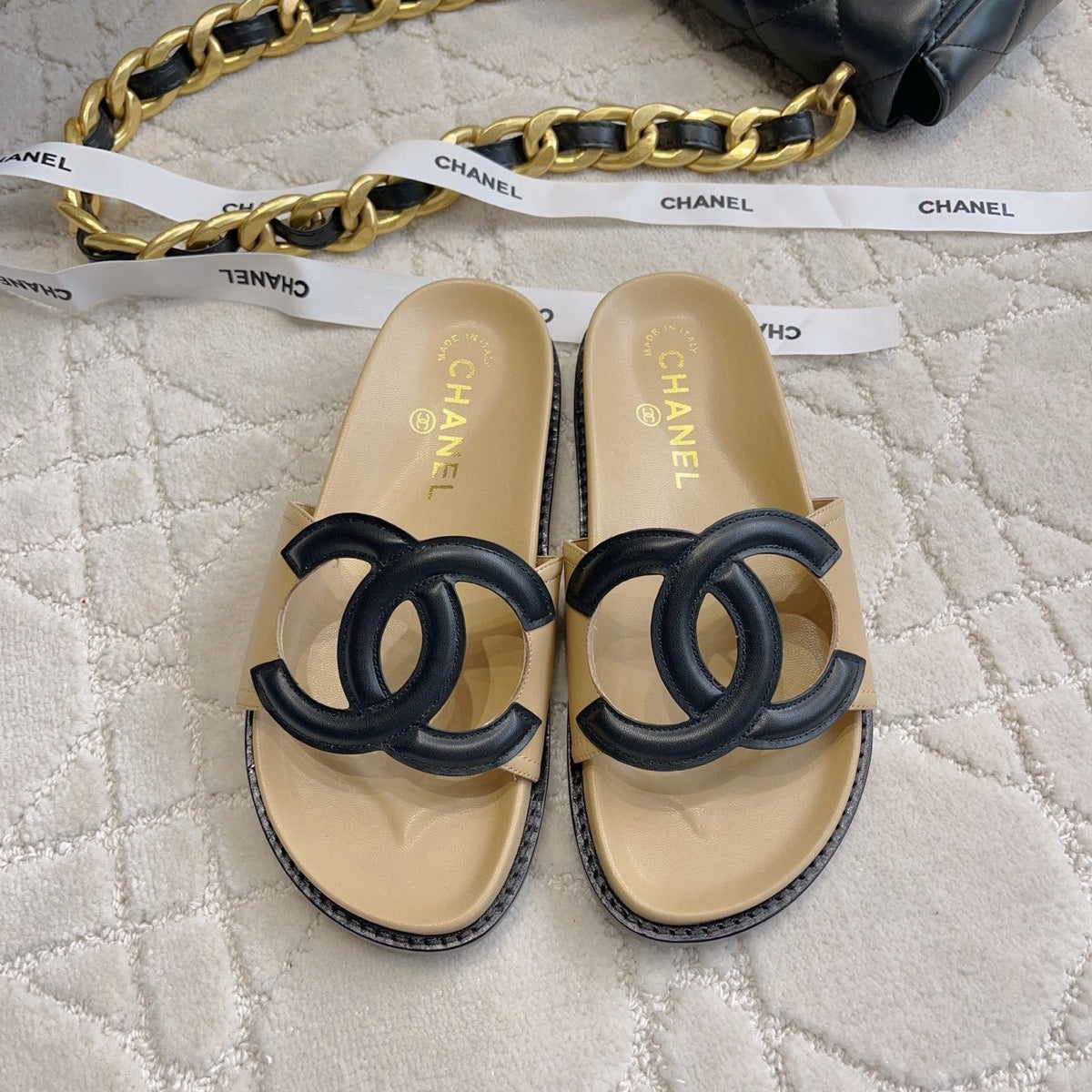 CC Logo Slide Beige Lambskin 723798