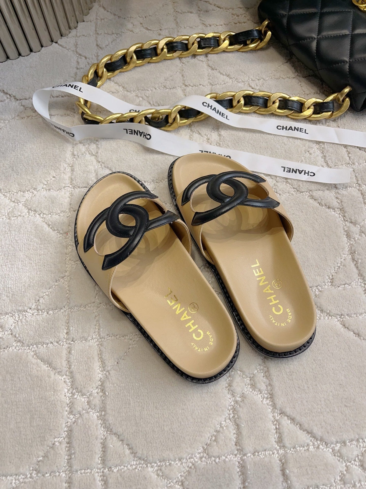 CC Logo Slide Beige Lambskin 723798