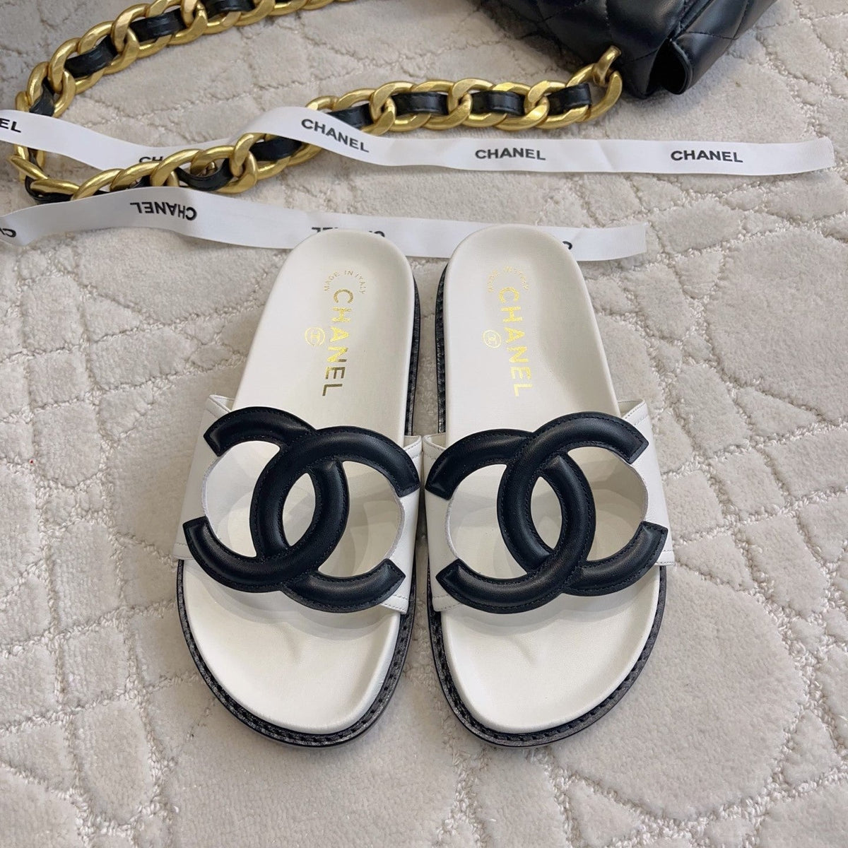 CC Logo Slide White Lambskin 723799