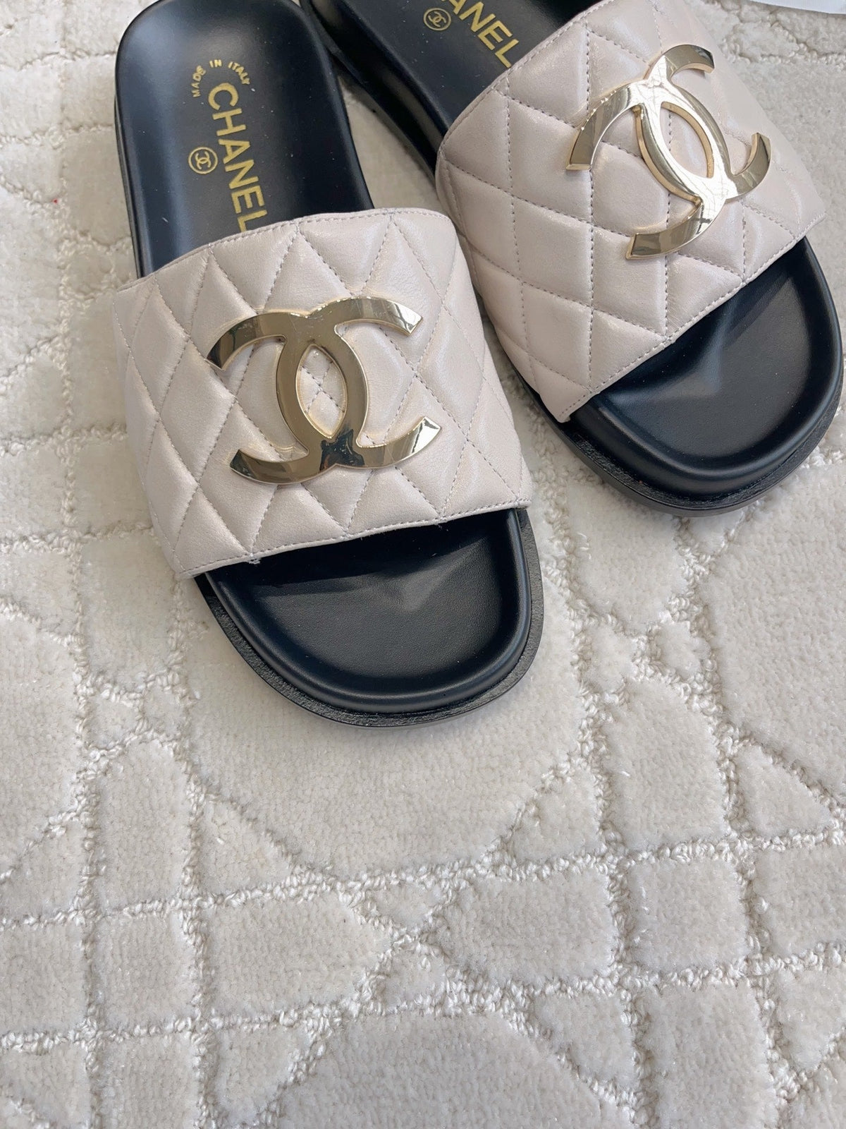 CC Logo Slide Black Light Taupe Quited Lambskin 723796