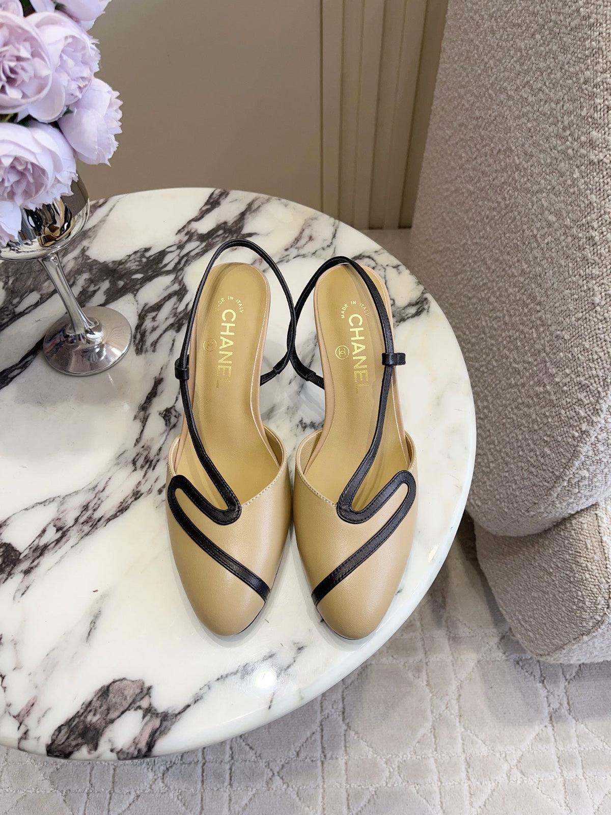 CC Métiers d'art 2026 Slingback 7.5cm Beige Black Lambskin 808101