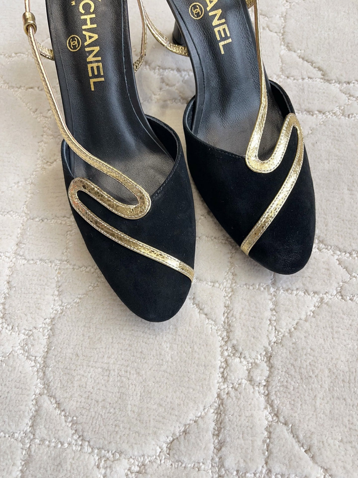 CC Métiers d'art 2026 Slingback 7.5cm Gold Black Lambskin 808099