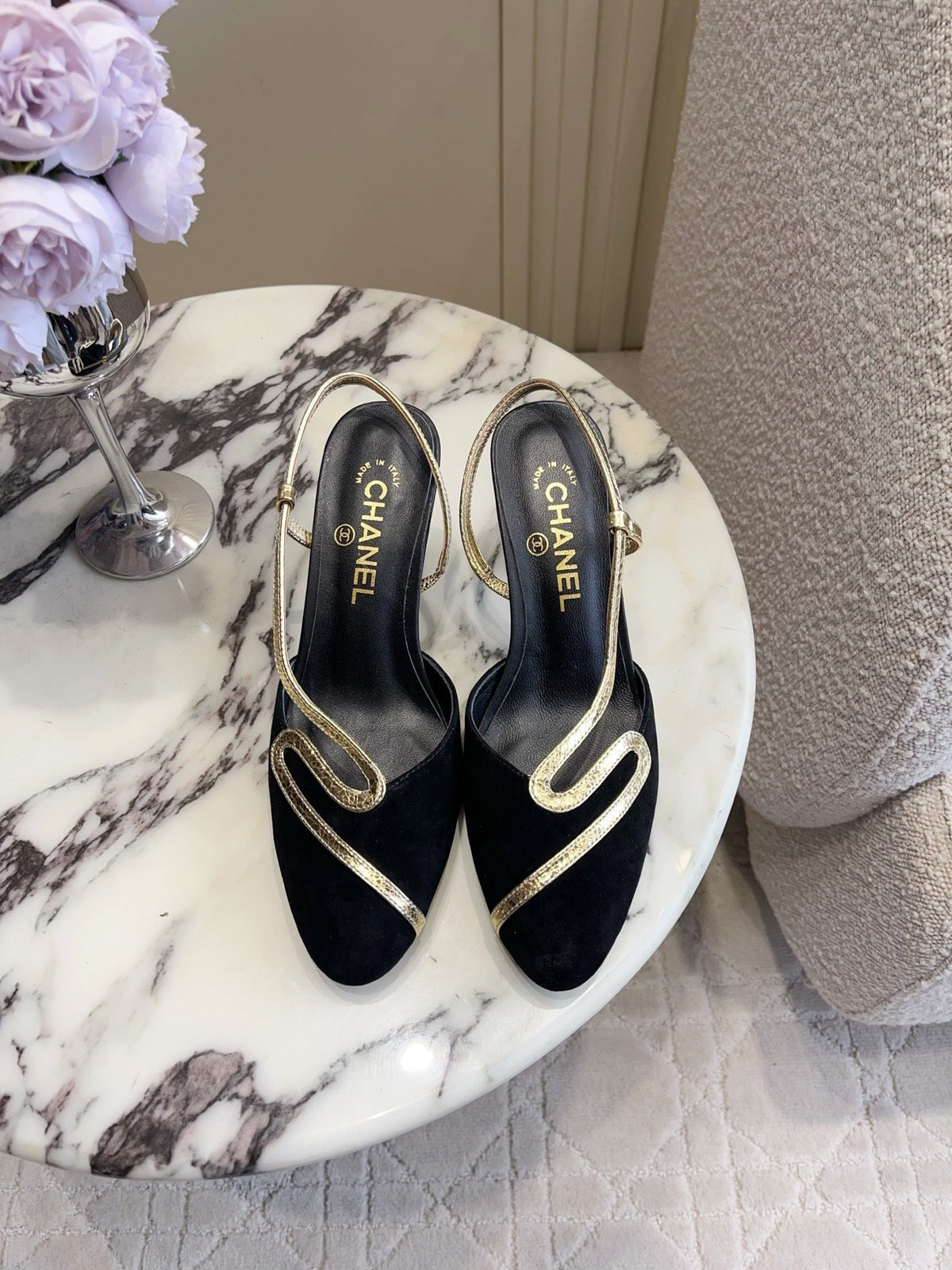 CC Métiers d'art 2026 Slingback 7.5cm Gold Black Lambskin 808099