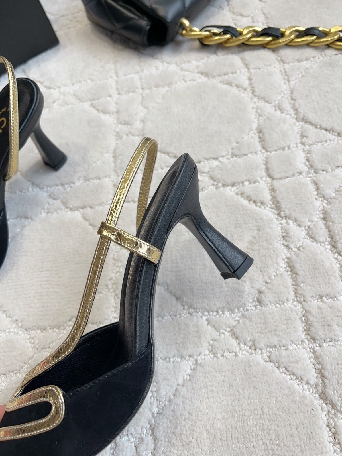 CC Métiers d'art 2026 Slingback 7.5cm Gold Black Lambskin 808099