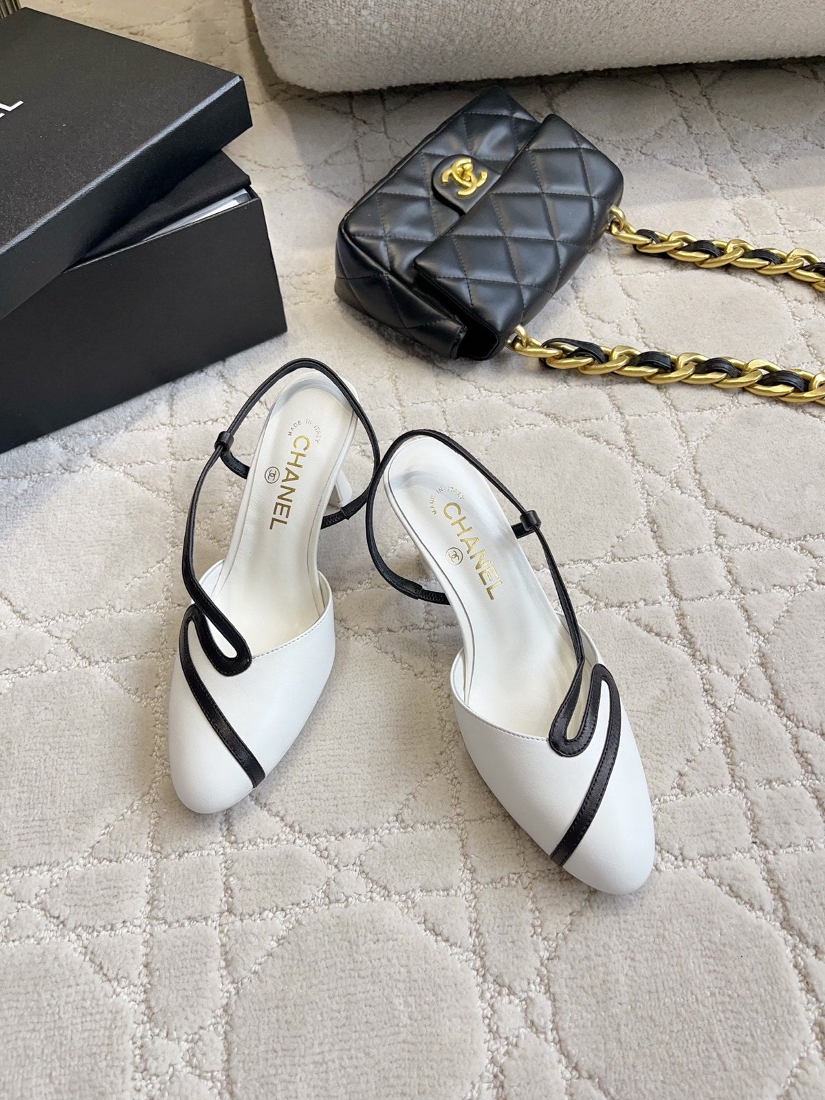 CC Métiers d'art 2026 Slingback 7.5cm White Black Lambskin 808102