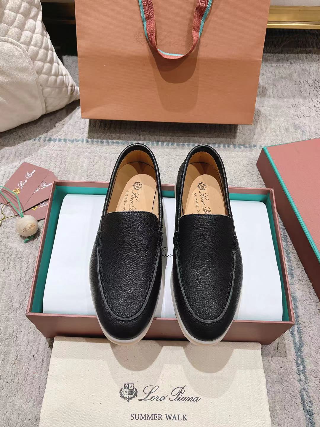 LP Summer Walk Black Grain Leather 664640