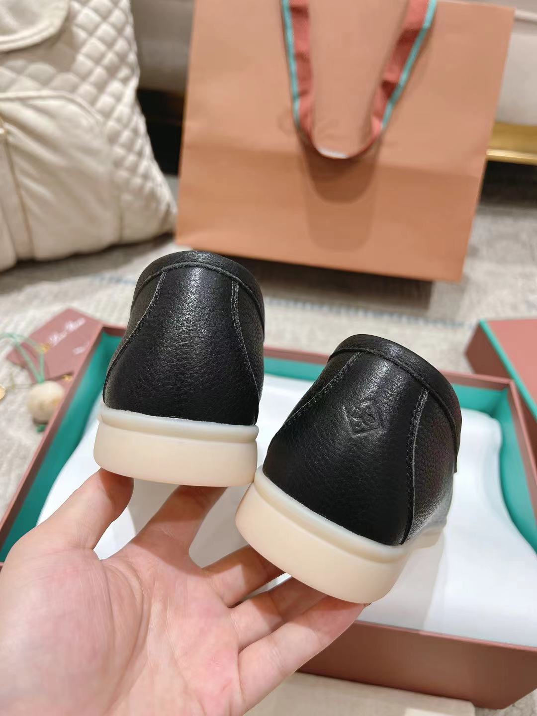 LP Summer Walk Black Grain Leather 664640