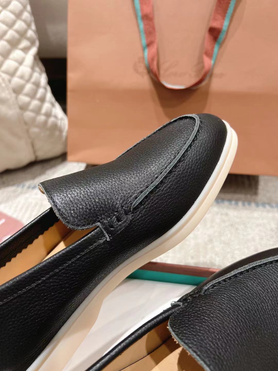 LP Summer Walk Black Grain Leather 664640