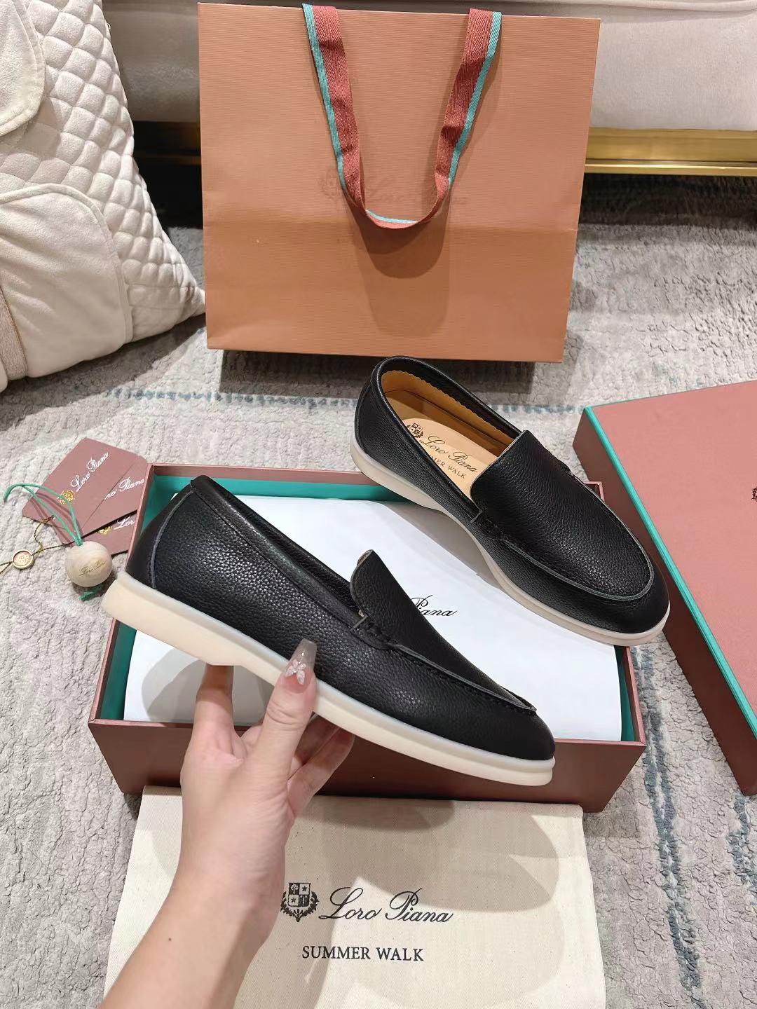 LP Summer Walk Black Grain Leather 664640