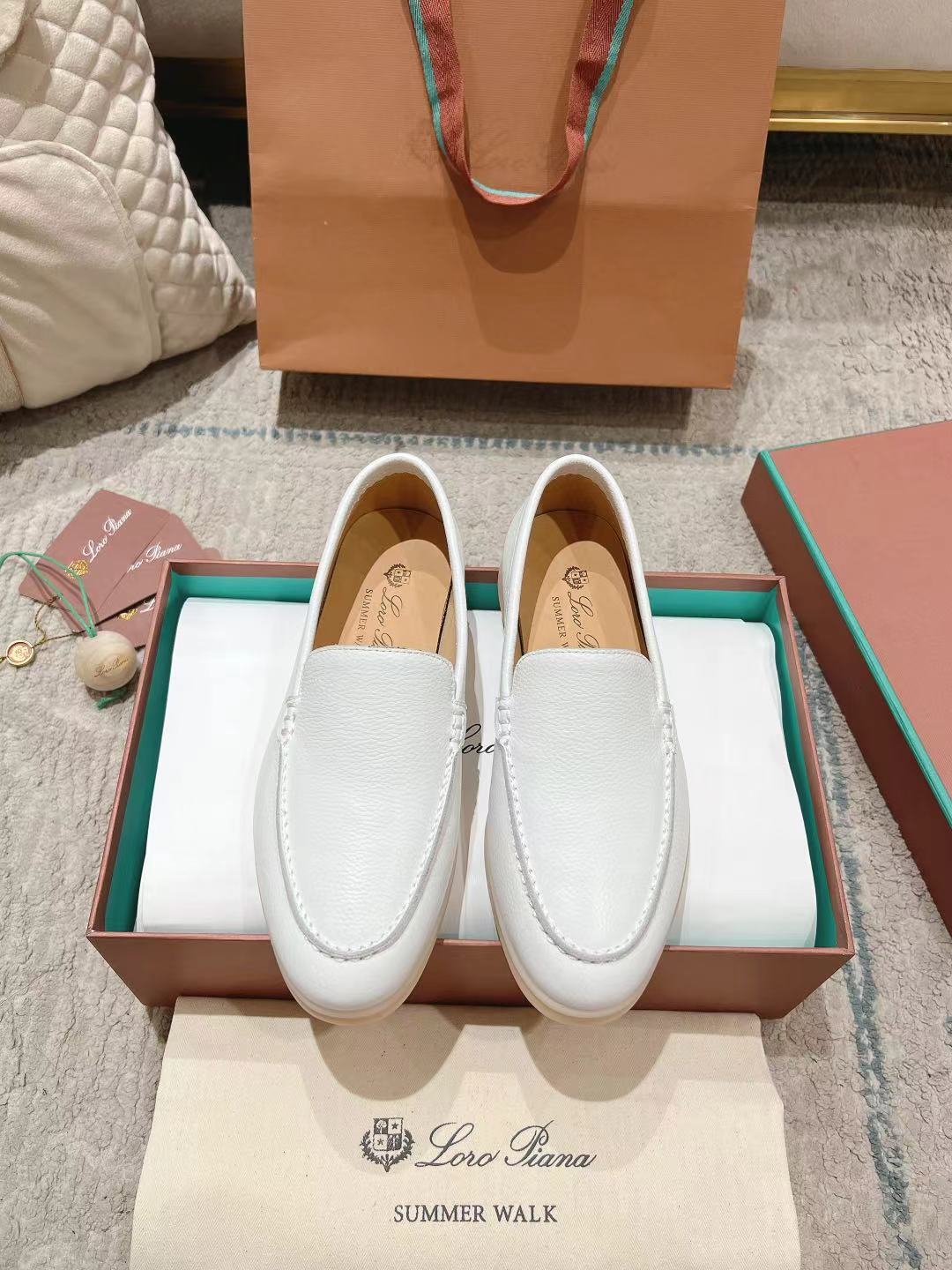 LP Summer Walk White Grain Leather 664639