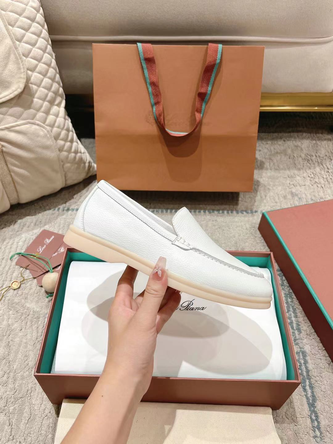 LP Summer Walk White Grain Leather 664639