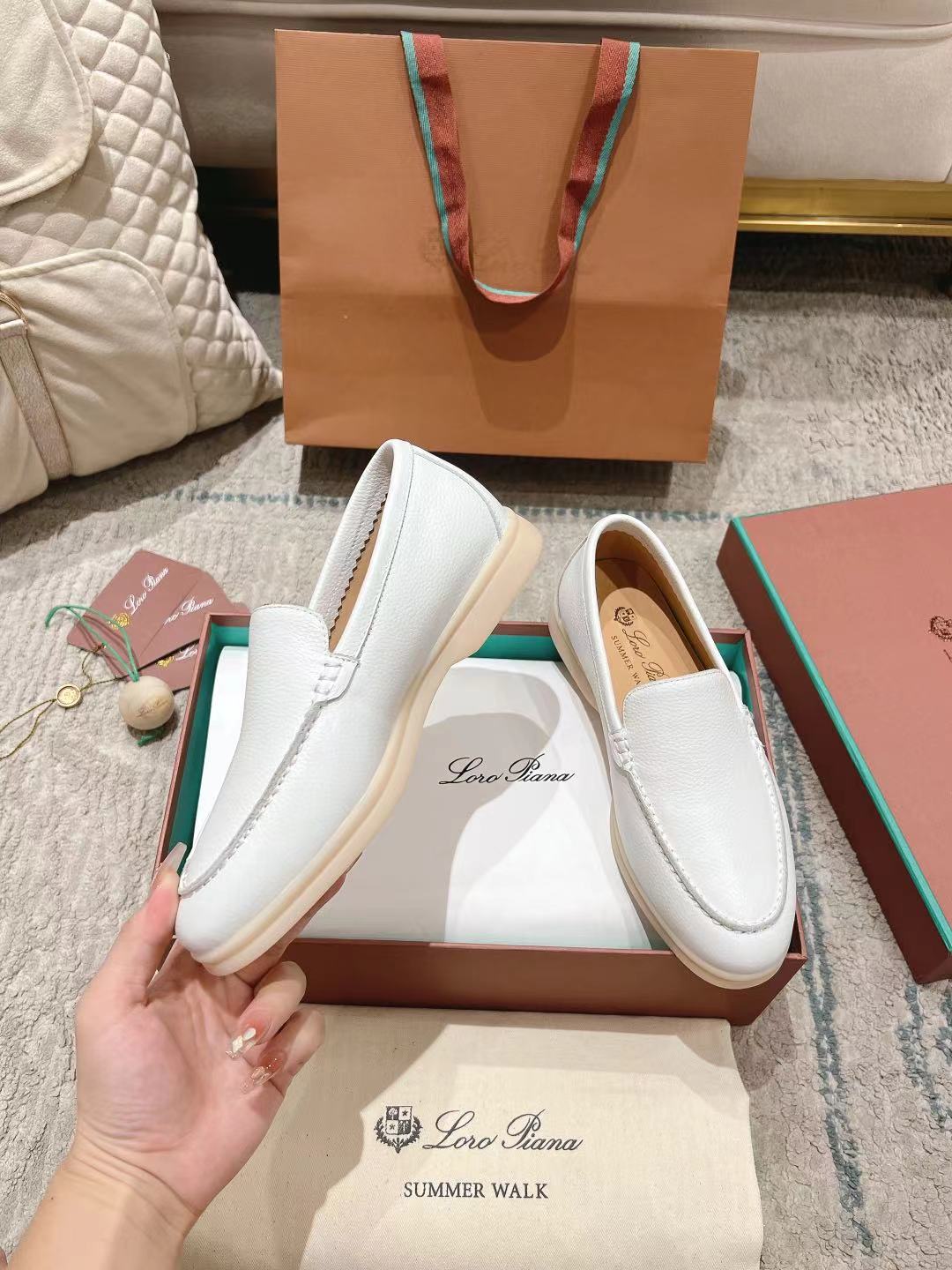 LP Summer Walk White Grain Leather 664639