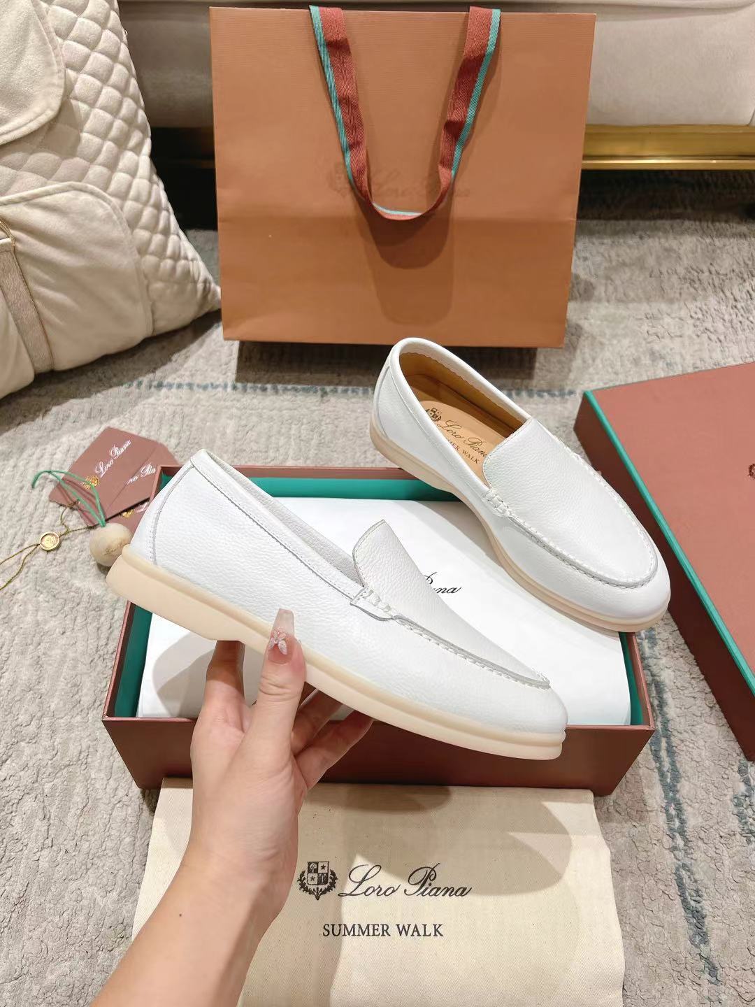 LP Summer Walk White Grain Leather 664639