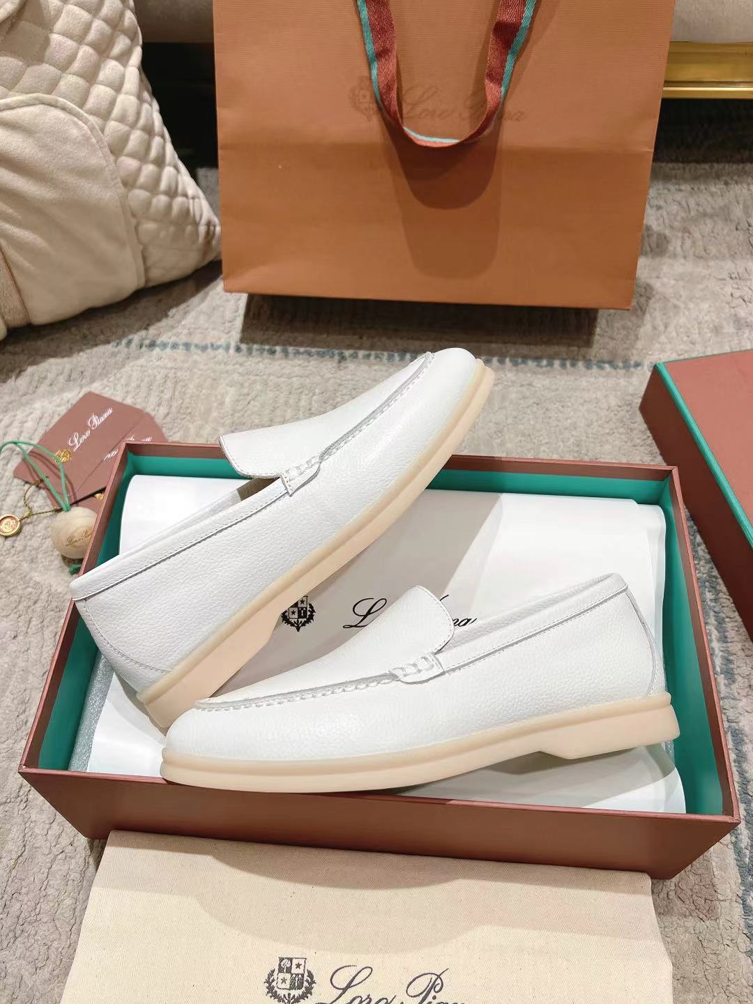 LP Summer Walk White Grain Leather 664639