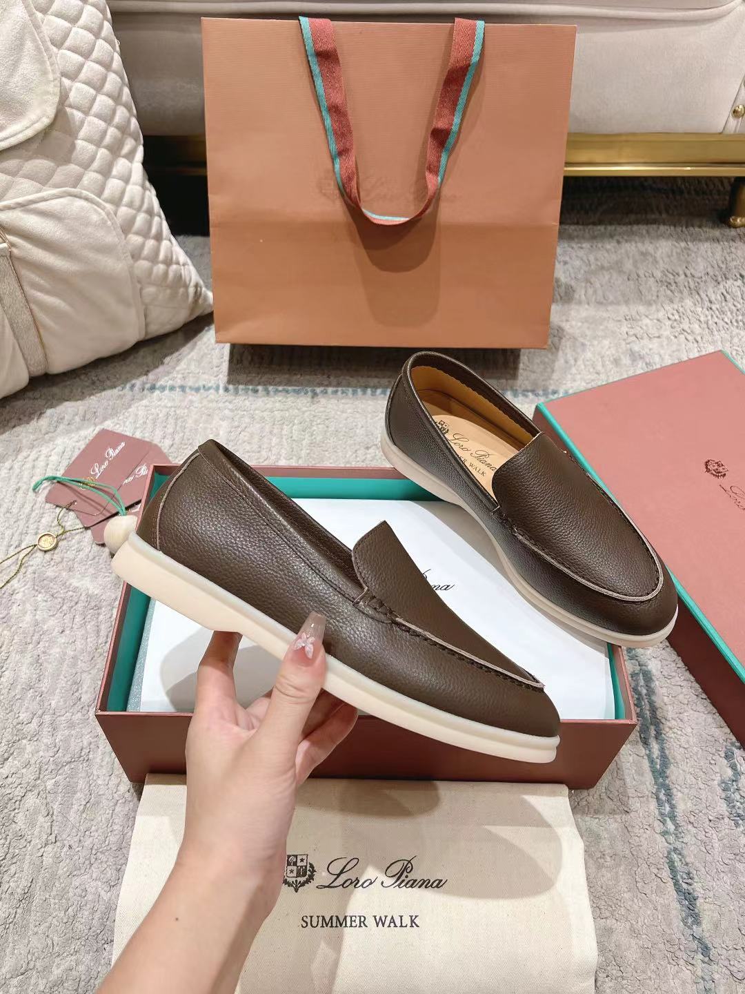 LP Summer Walk Chocolate Grain Leather 664637