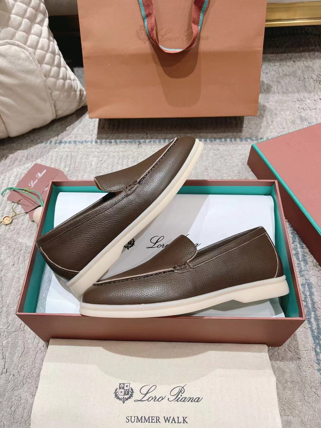 LP Summer Walk Chocolate Grain Leather 664637