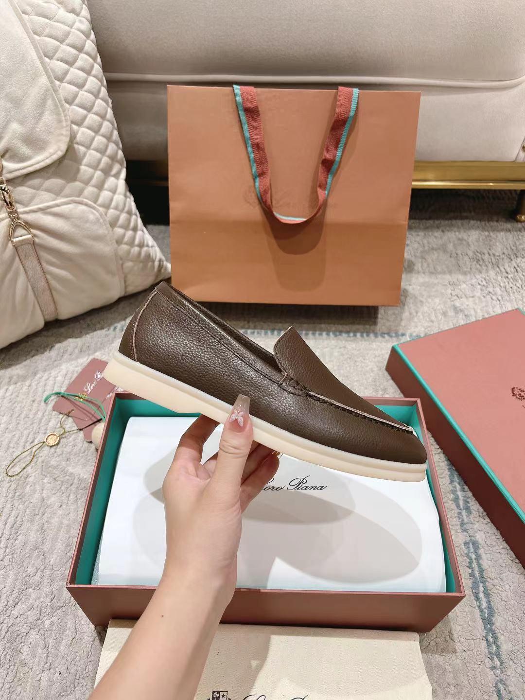 LP Summer Walk Chocolate Grain Leather 664637