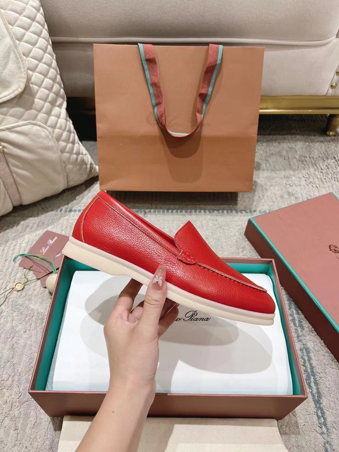 LP Summer Walk Red Grain Leather 664635